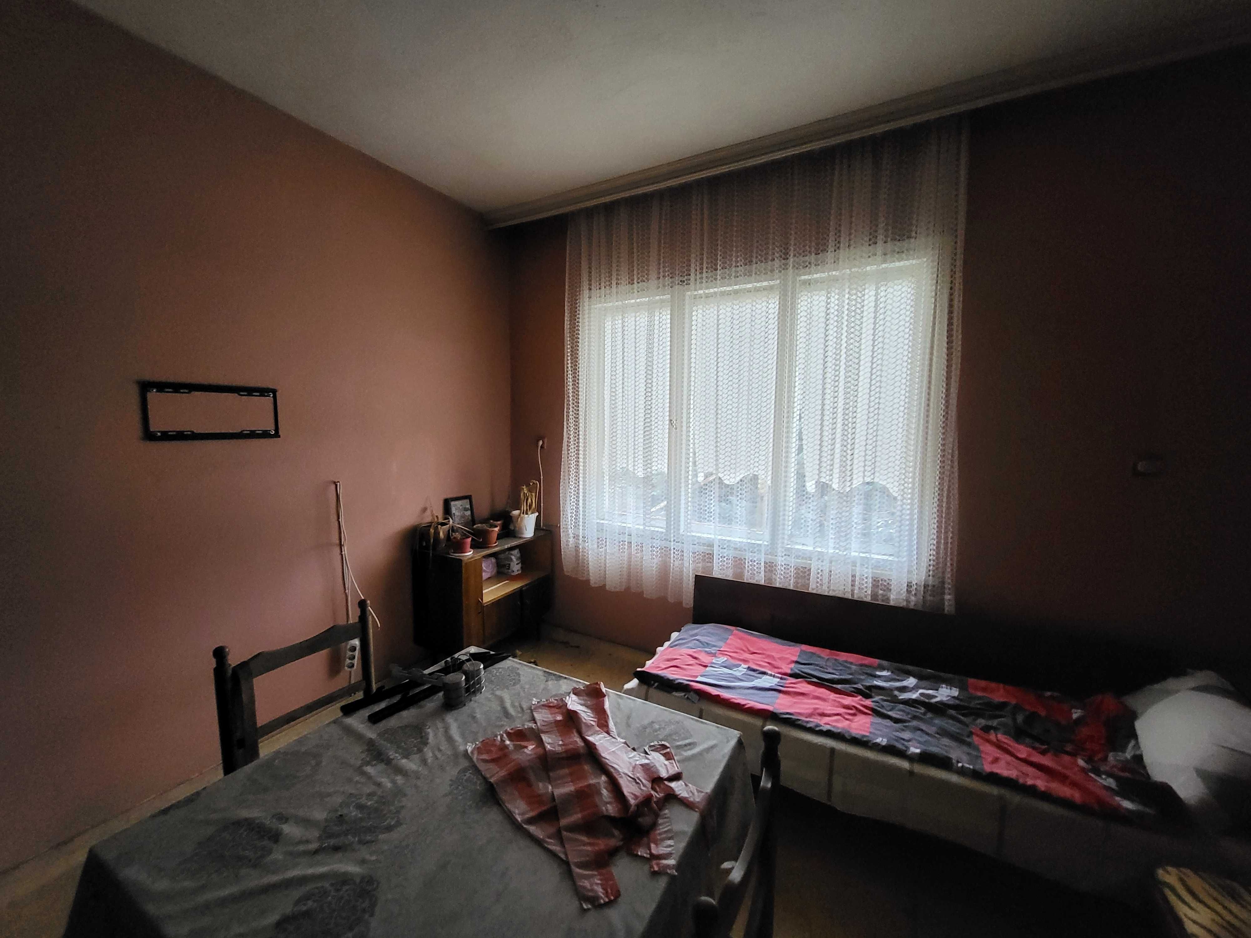Продава къща в гр.Пещера