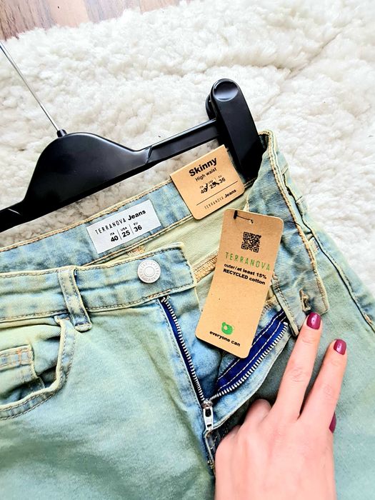 Blugi skinny noi cu etichetă XS Terranova