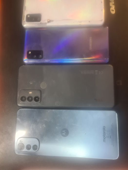 vand 4 telefoane  display spart