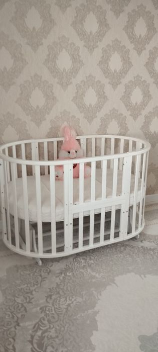 Манеж красивой белый