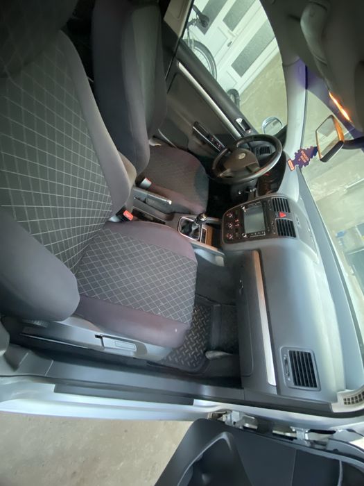 Golf 5 1.9 tdi  din 2004