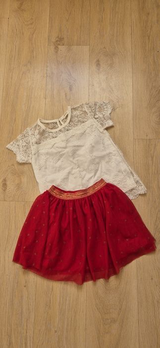 Официални дрехи за момиче 9/10г цената е за всичко.