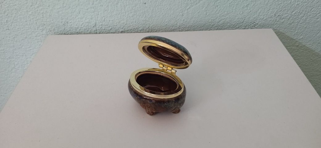 Порцеланова кутийка за пръстени или обеци