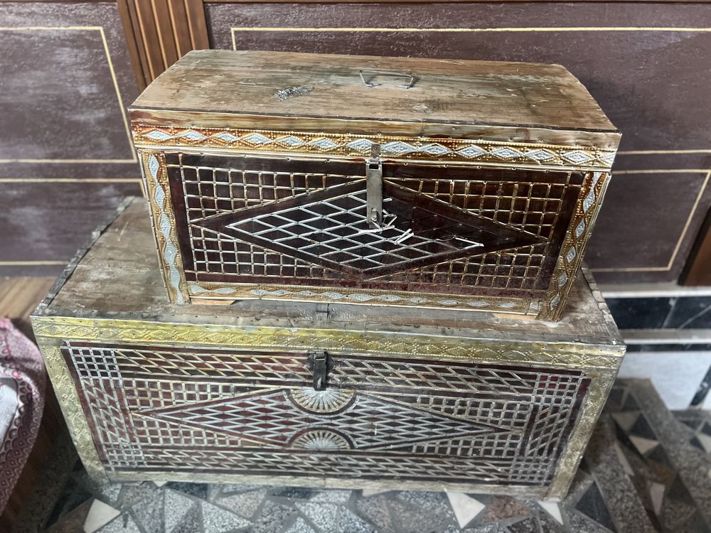 Sandiq Hich qati sinmagan. Yaxshi saqlangan