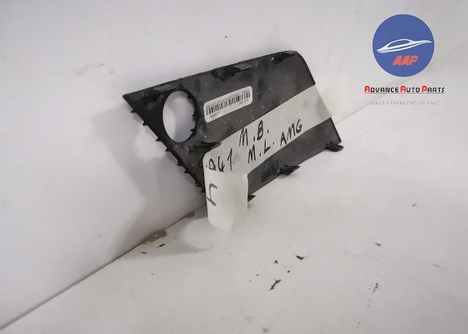 Оригинален Горен Десен Орнамент за Долна Решетка Mercedes-Benz М-Клас