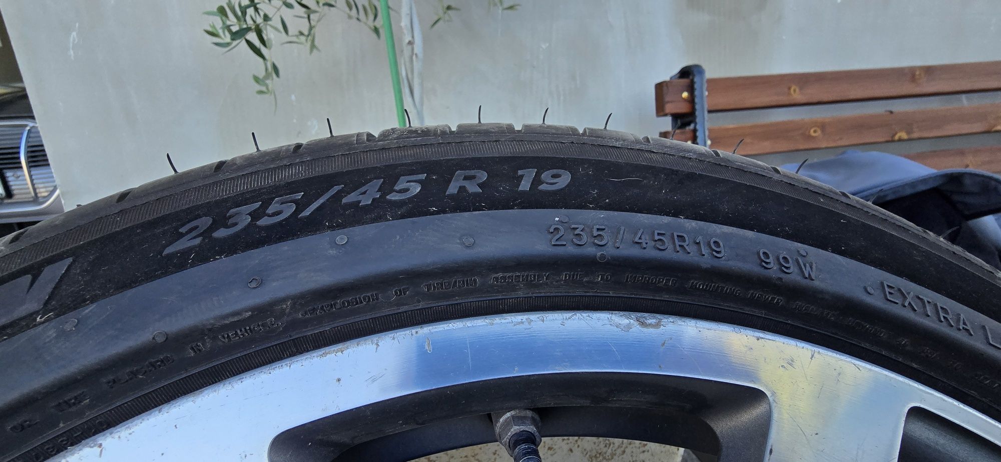 Гуми MICHELIN 235 45 19