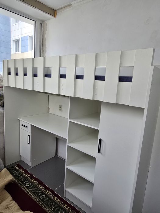 Продам детский гарнитур, детская  кровать, рабочая зона.
