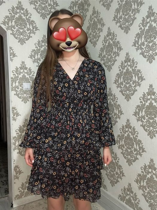 Цветочный черный платье