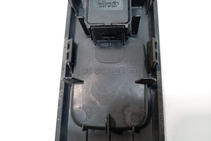Buton geam electric 96650618ZD Peugeot 3008 prima generatie
