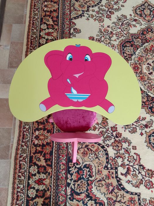 Детский стол с табуретом