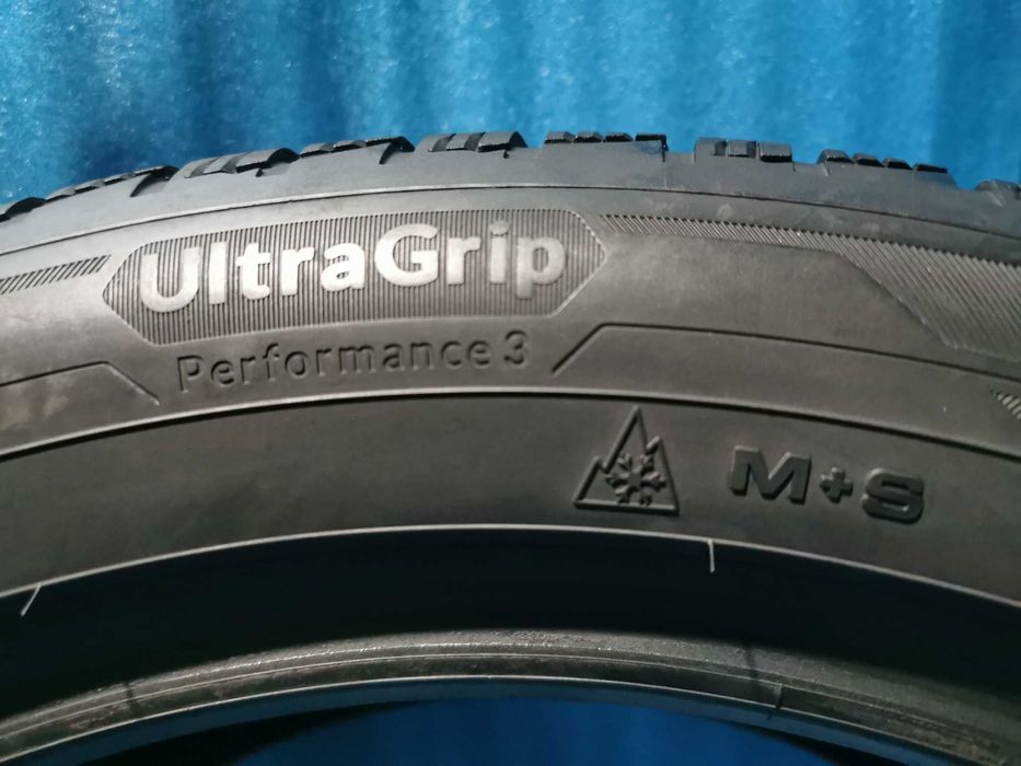 235 50 19 pirelli m+s 4 buc