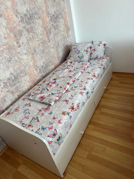 Patut cu sertare pentru copii 180 x 75 cm + saltea + 5 lenjerii de pat