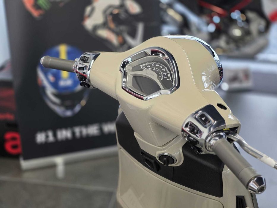 Scuter Piaggio Vespa GTS 125  Permis Categoria B RATE  Moto Bike Shop