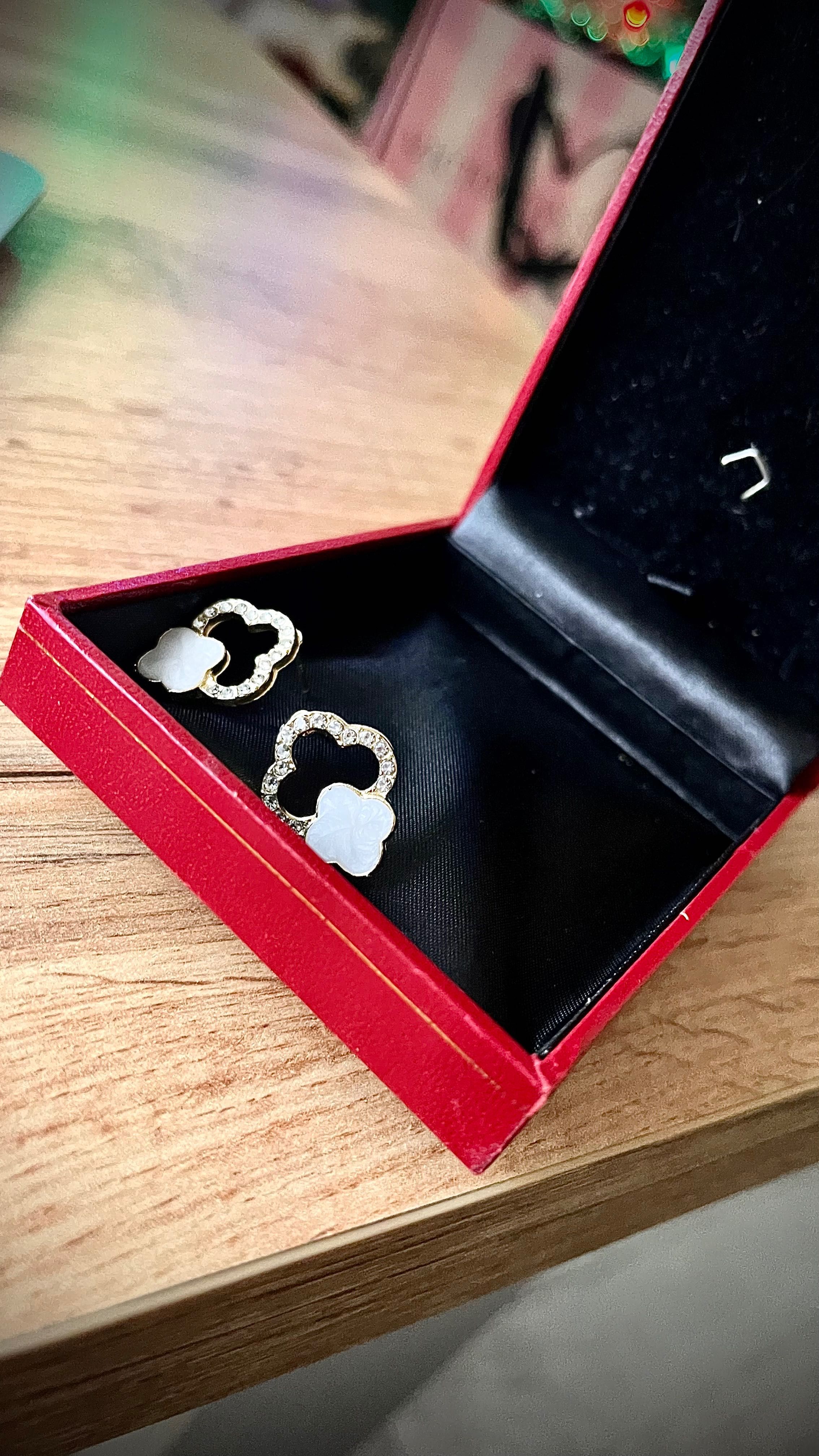 Обеци в стила на Van Cleef. Ван клиф