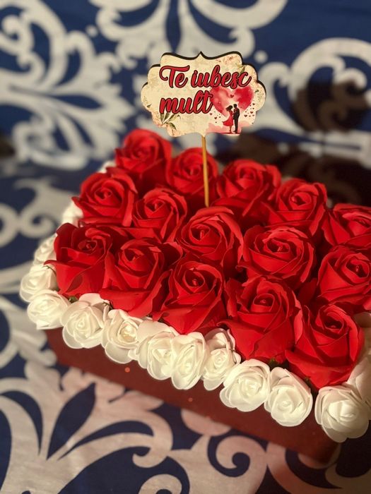 Aranjament floral din trandafiri de săpun