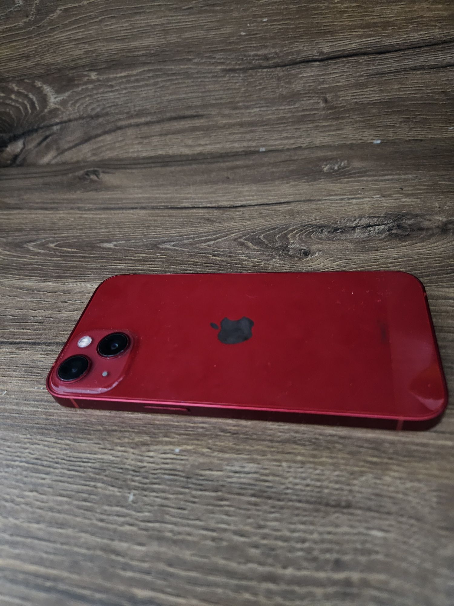 IPhone 13 roșu 128 GB impecabil
