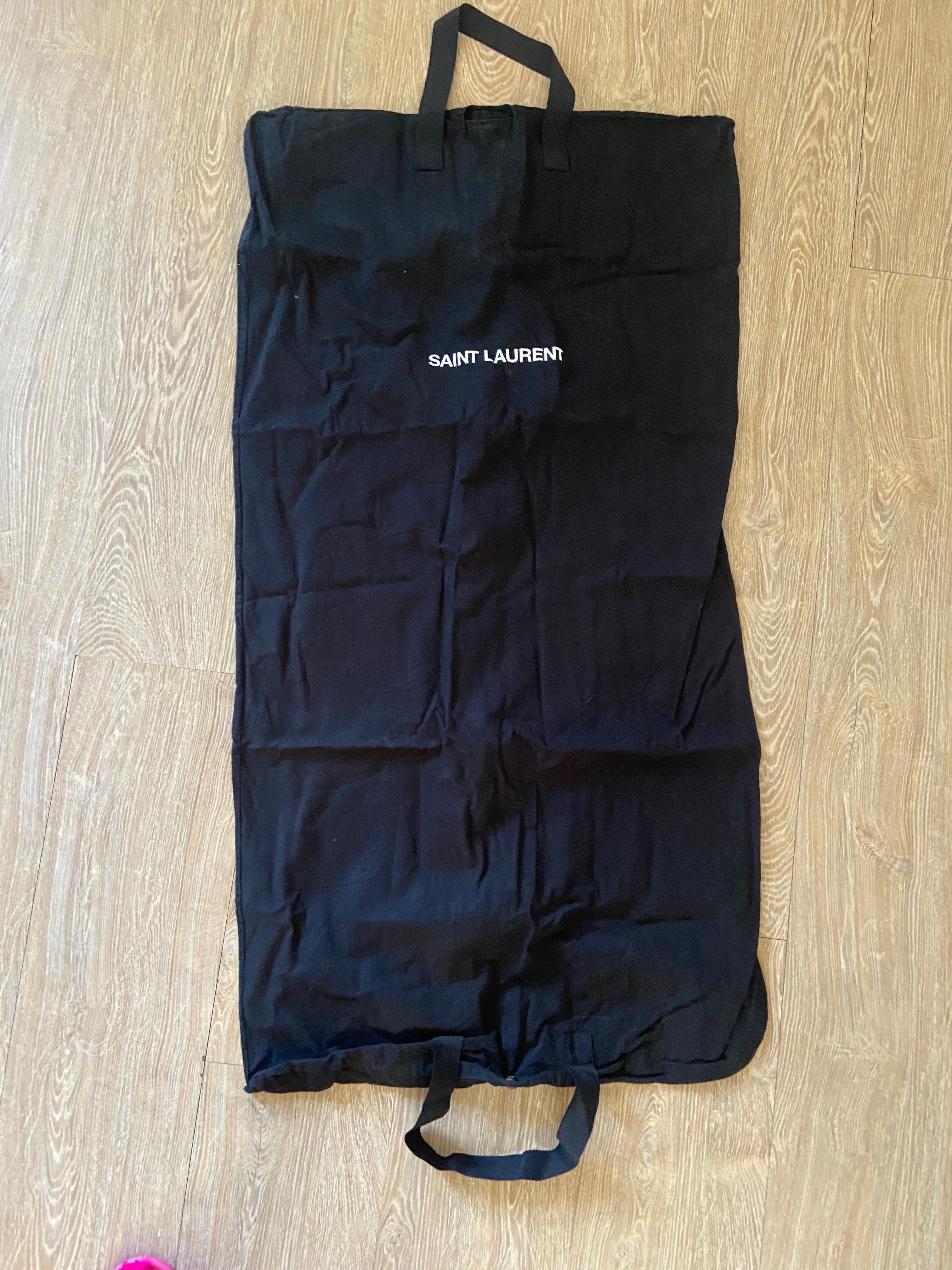 чанта за дрехи saint laurent ysl