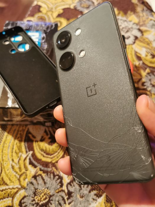 Oneplus nord 3 16/256 GB ușor crapat spate