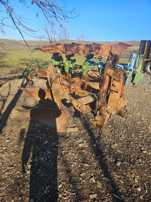 Vând plug 2 cormane reversibil