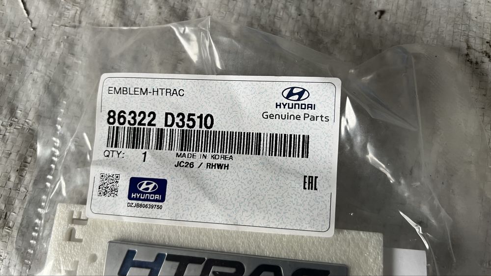 2 броя метални табелки за Hyundai “HTRAC”