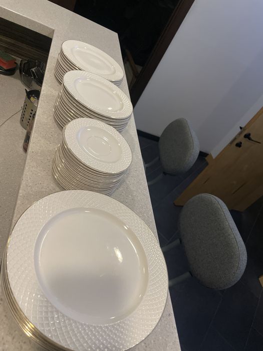 Набор белых фарфоровых тарелок, valentina