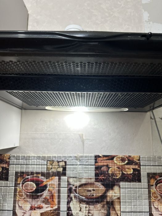 Продам вытяжку в отличном состоянии