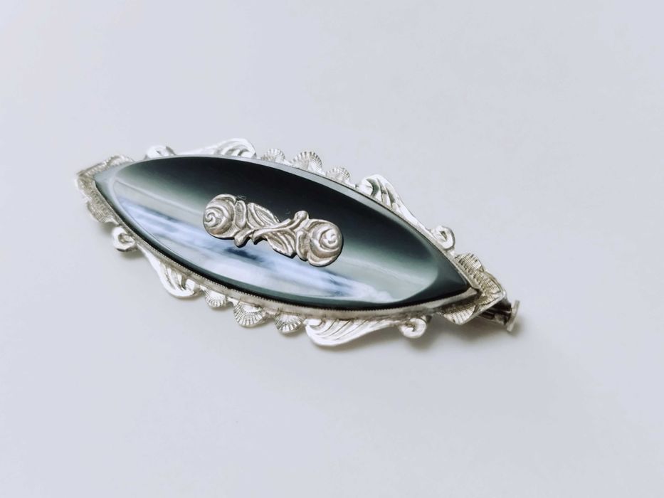 Veche Brose argint 800 si onix model floral