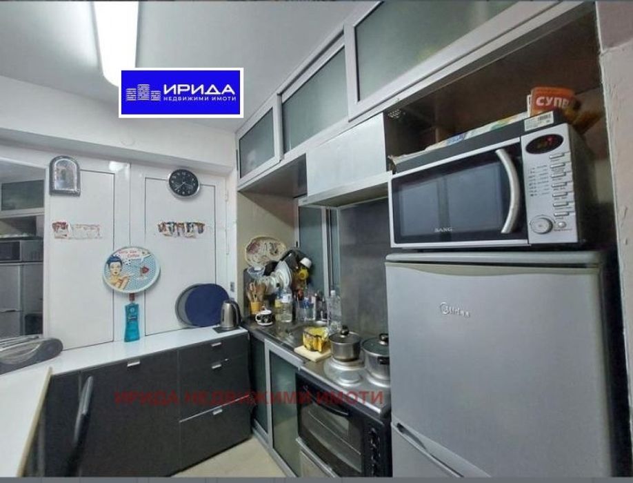 Просторен тристаен обзаведен апартамент в Бели Брези