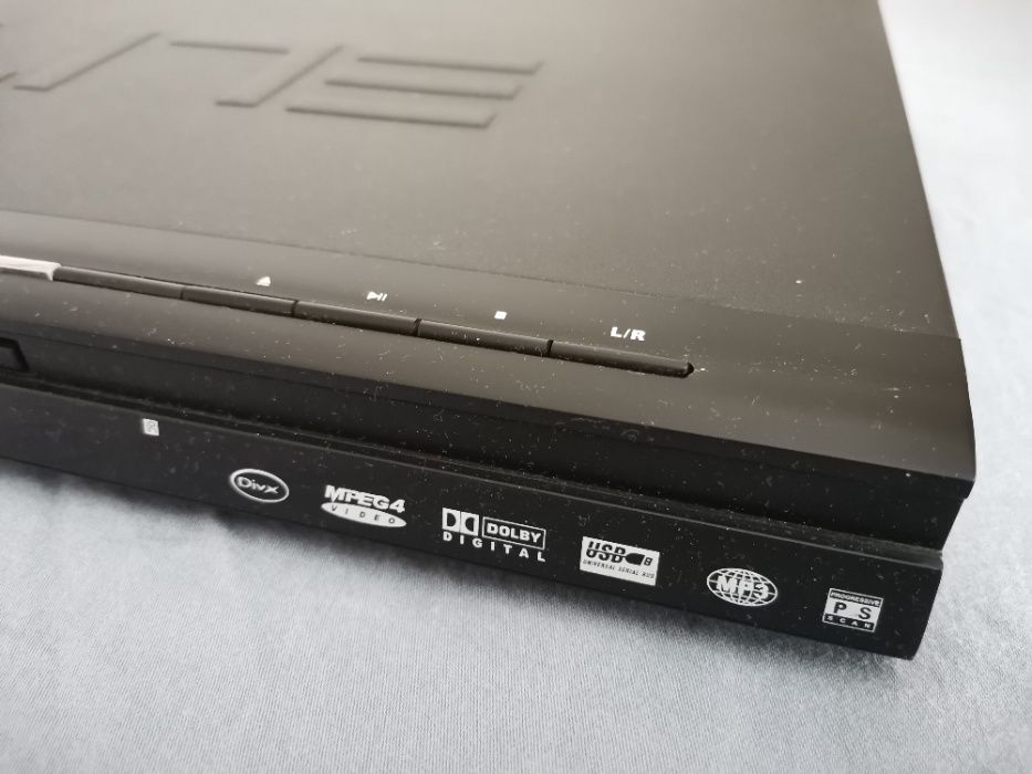 Продавам DVD Player Elite PV-400USBL с дистанционно и кабели за връзка