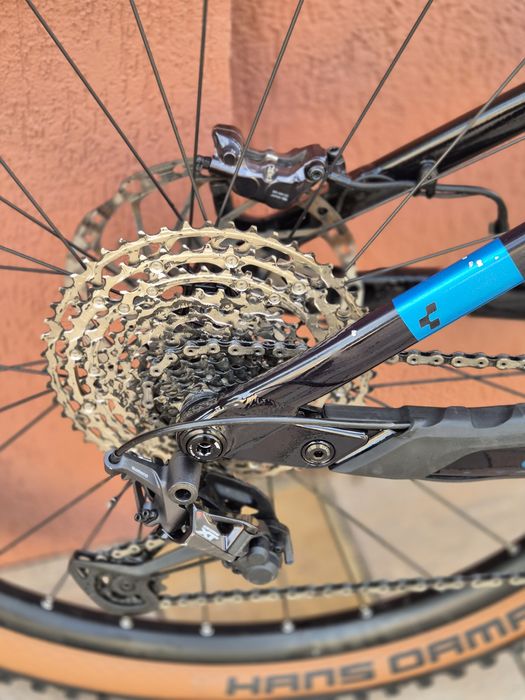 Bicicleta electrica carbon Cube emtb