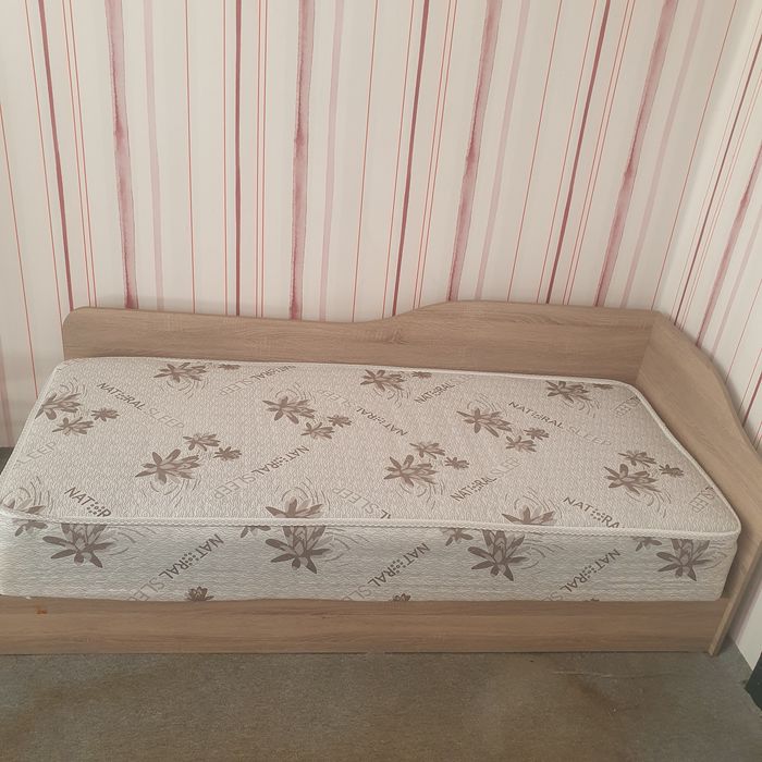 Единично легло с матрак ,нови!!!