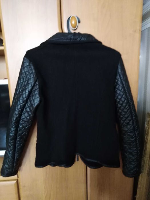 Дамско яке с кожени ръкави