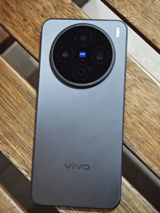Почти новый VIVO X200s 256GB