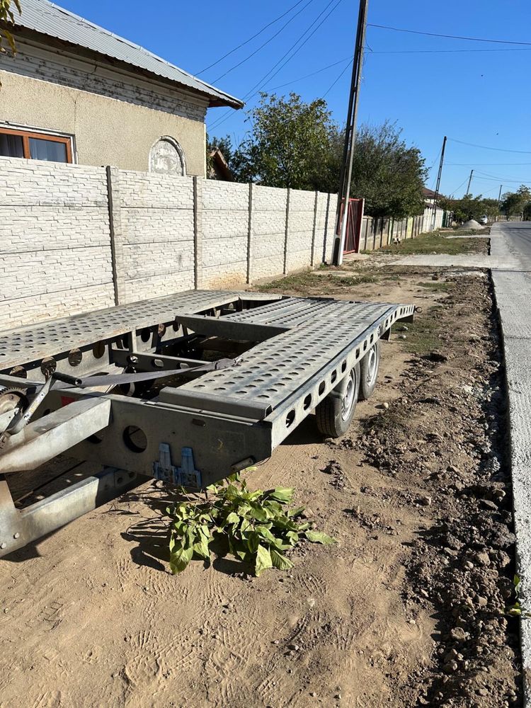 Inchiriez platforma auto