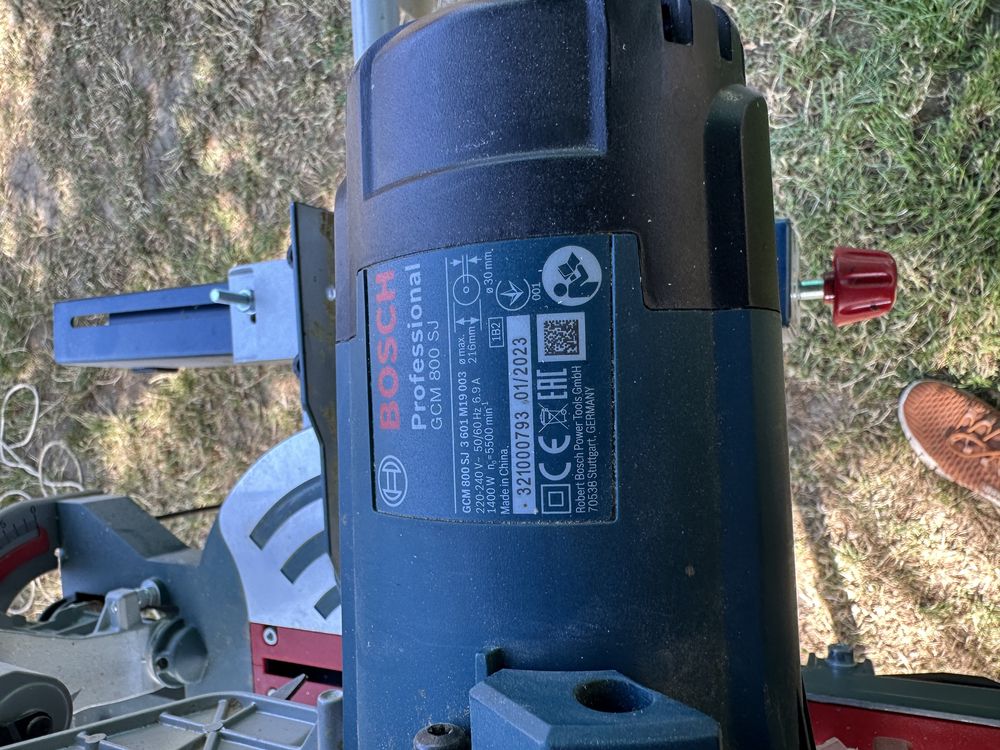 Fierastrau circular stationar Bosch GCM 800 SJ + stand BOSCH GTA 2600