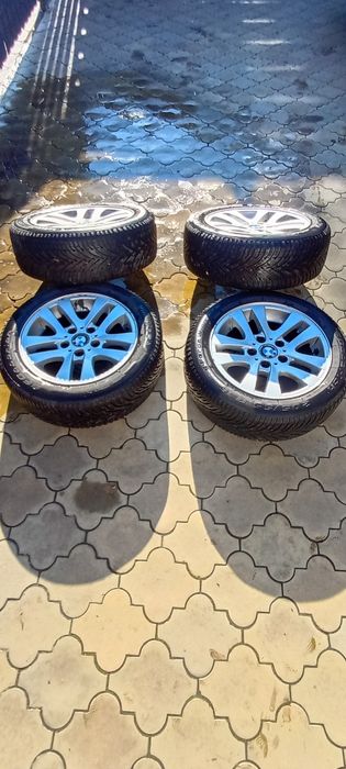 Roți complete de iarnă ptr BMW 5x120 în stare foarte bună pe 16