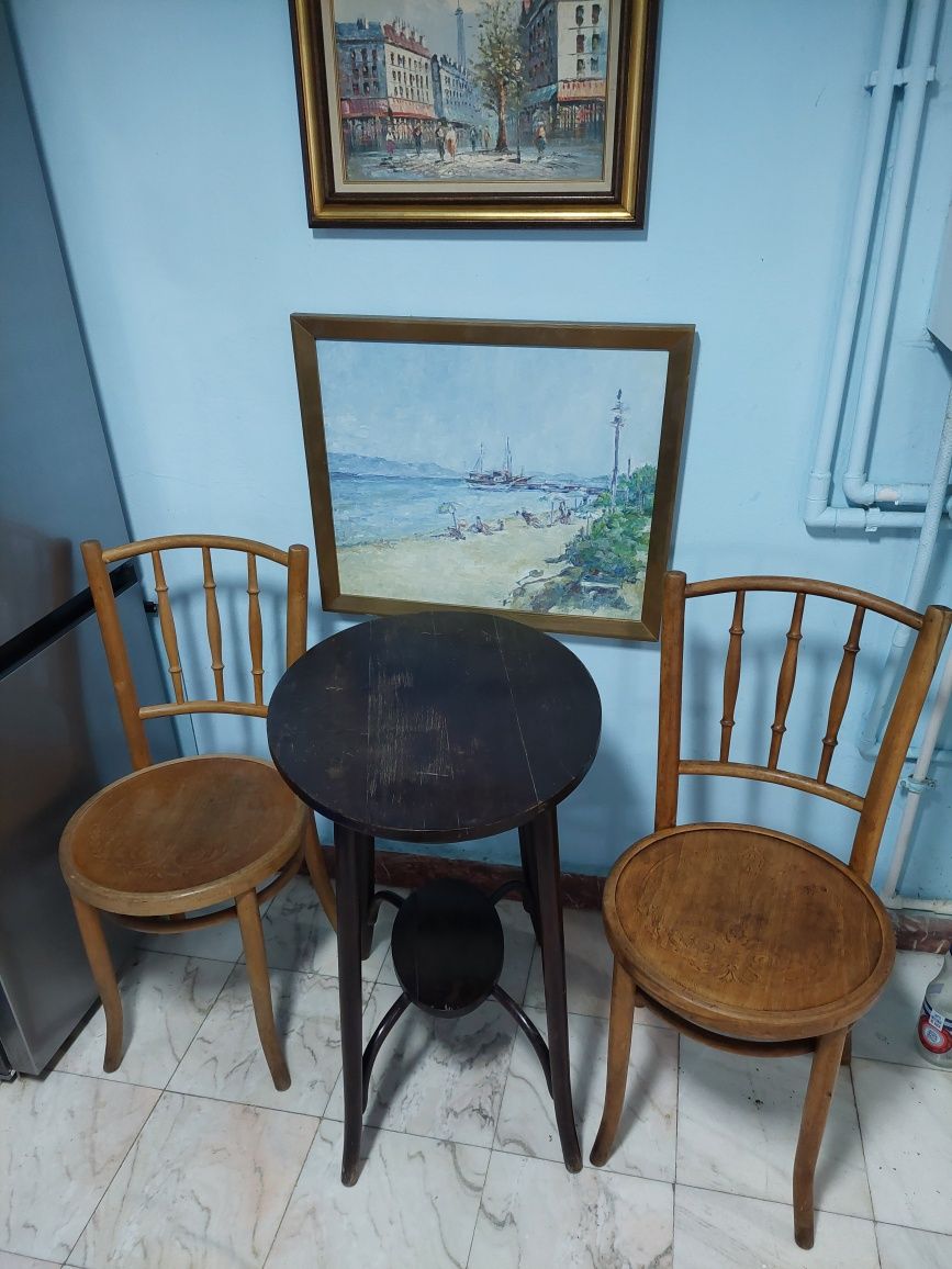 Scaune și masa Thonet