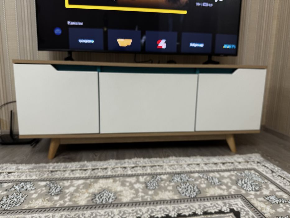 Продам: Комод, Тв тумба, журнальный столик, Стол.