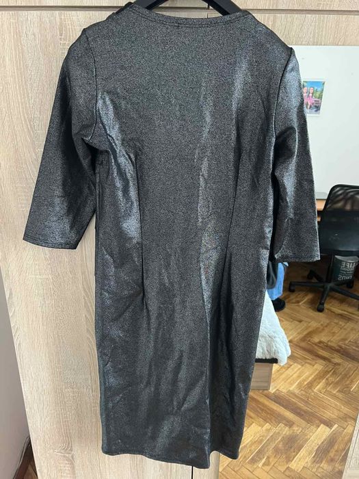 Официална рокля.