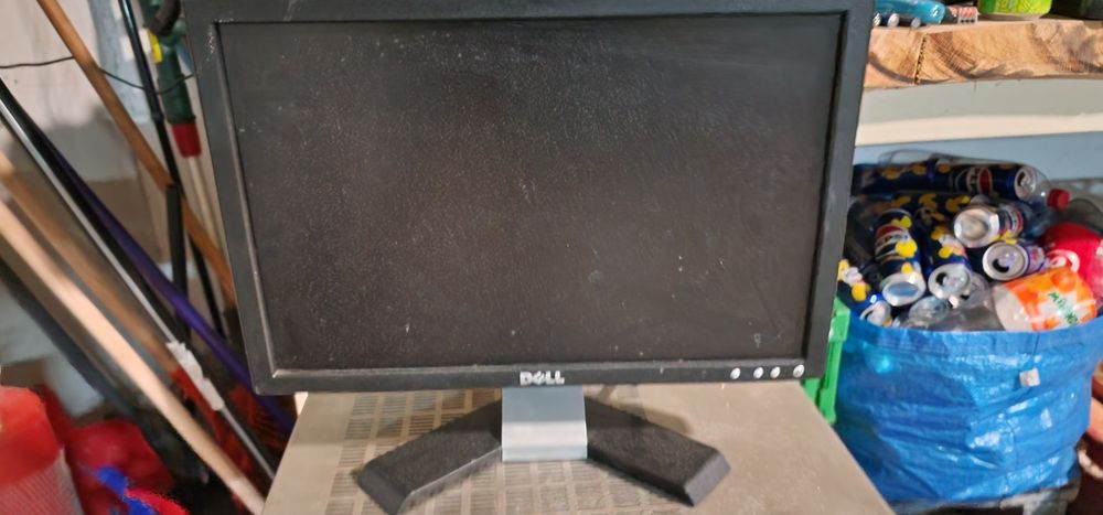 Vand monitoare Dell de 15  si Enzo de 24 si suport birou