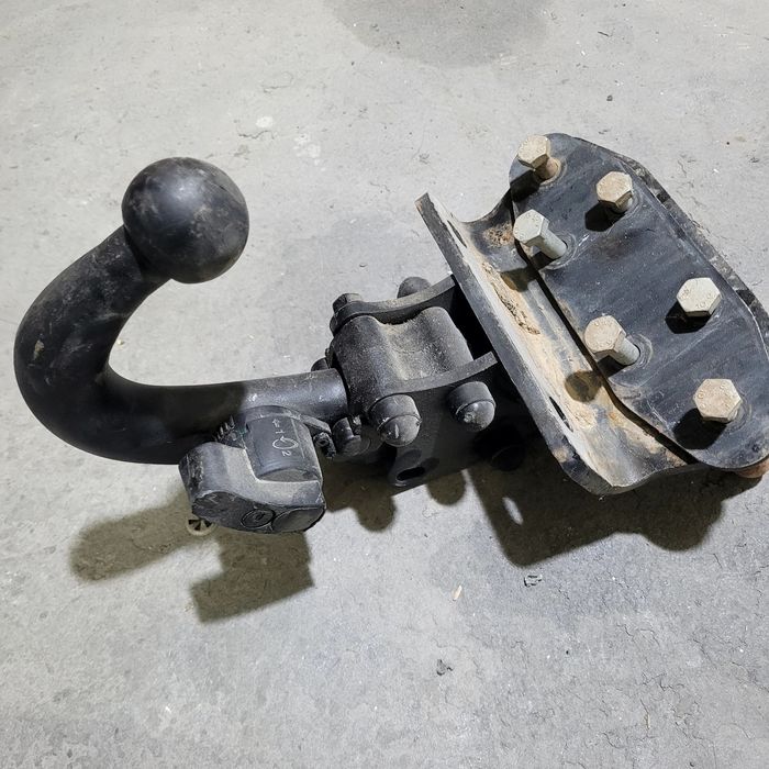 Продам фаркоп от  LEXUS 570