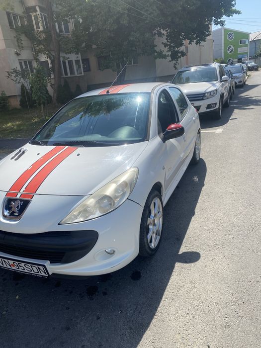 Peugeot 206+.