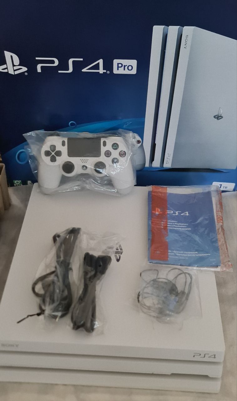 Playstation 4 Pro 9.00 Sotiladi