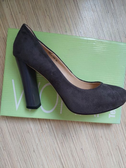 Дамски обувки с висок ток