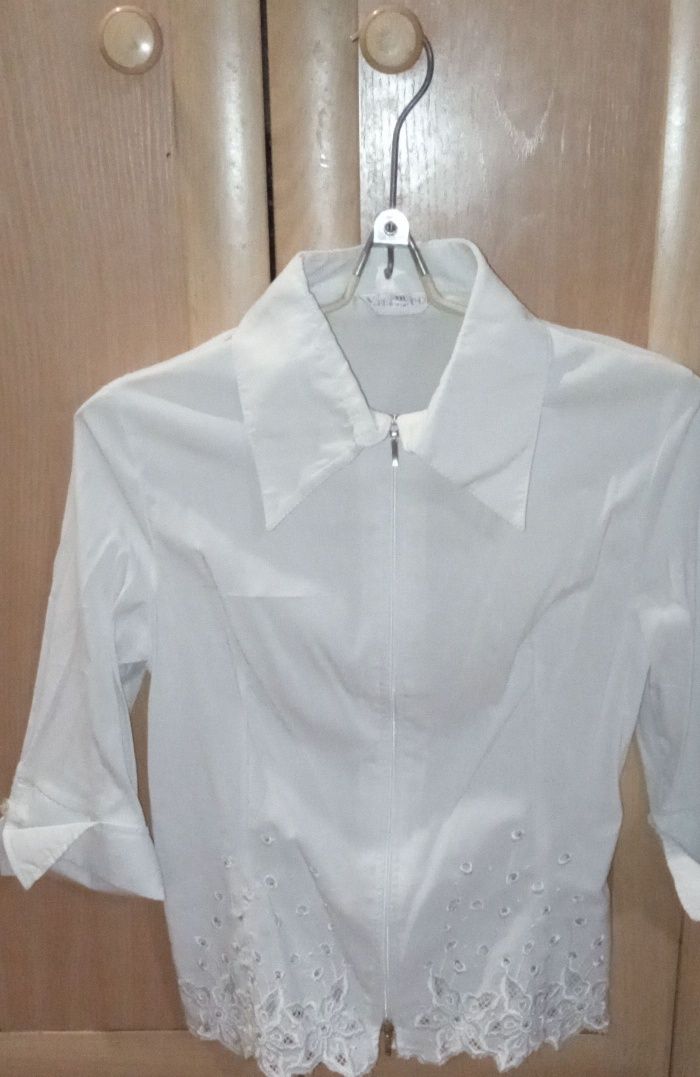 Продам  блуска белая по 2500тг