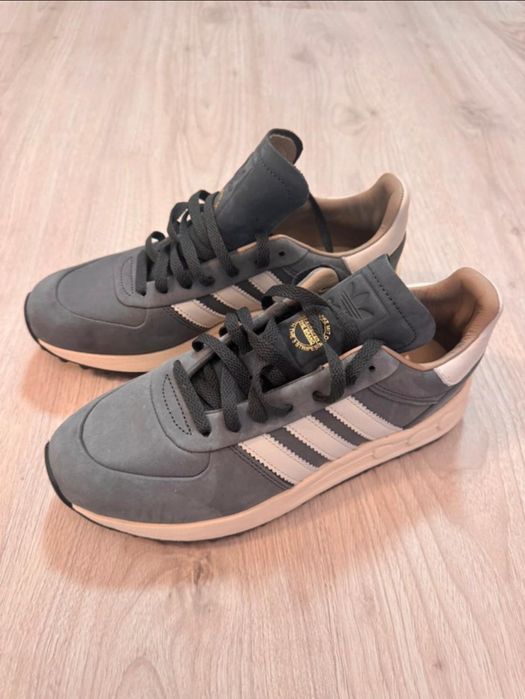 Adidasi Adidas 42 Nepurtati noi originali