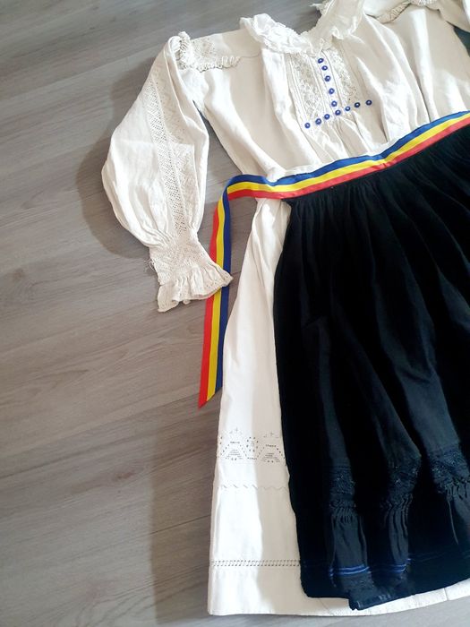 Costum popular - mărimea L- XL