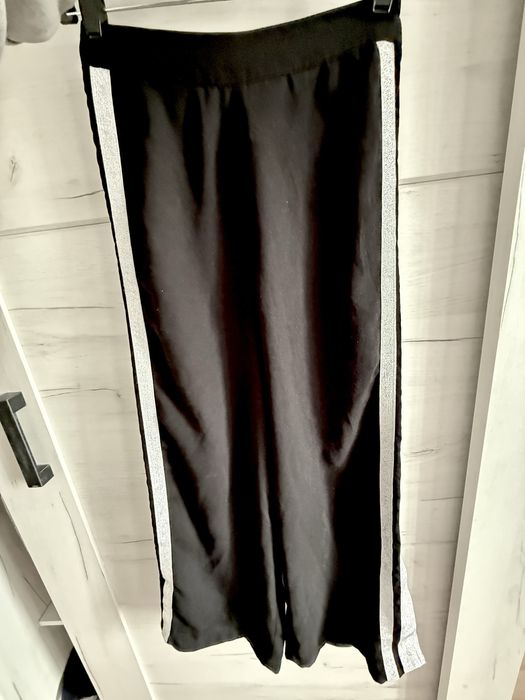 Pantaloni cu crac larg