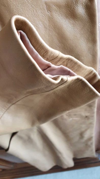 Vând haină noua din piele bej, midi, mărimea XXL