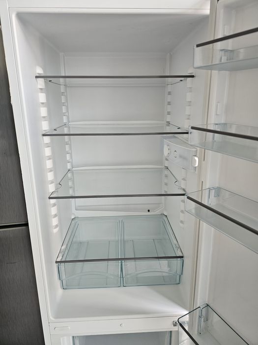 Хладилник Miele с фризер с 2 чекмеджета